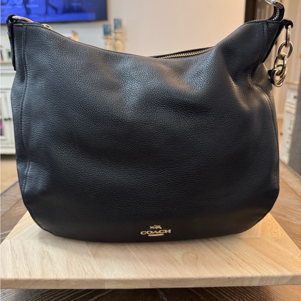 Coach Chelsea 32 Hobo Black Pebble Leather GUC